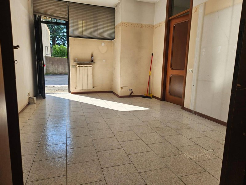 Immobile commerciale in Vendita a Varese, zona Ippodromo, 95'000€, 85 m²