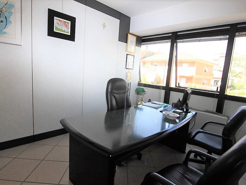 Ufficio in Affitto a San Benedetto del Tronto, zona Centralissima, 500€, 12 m², arredato