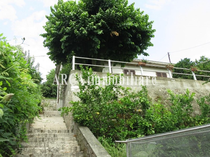 Villa in Vendita a Pietrasanta, 650'000€, 145 m², con Box