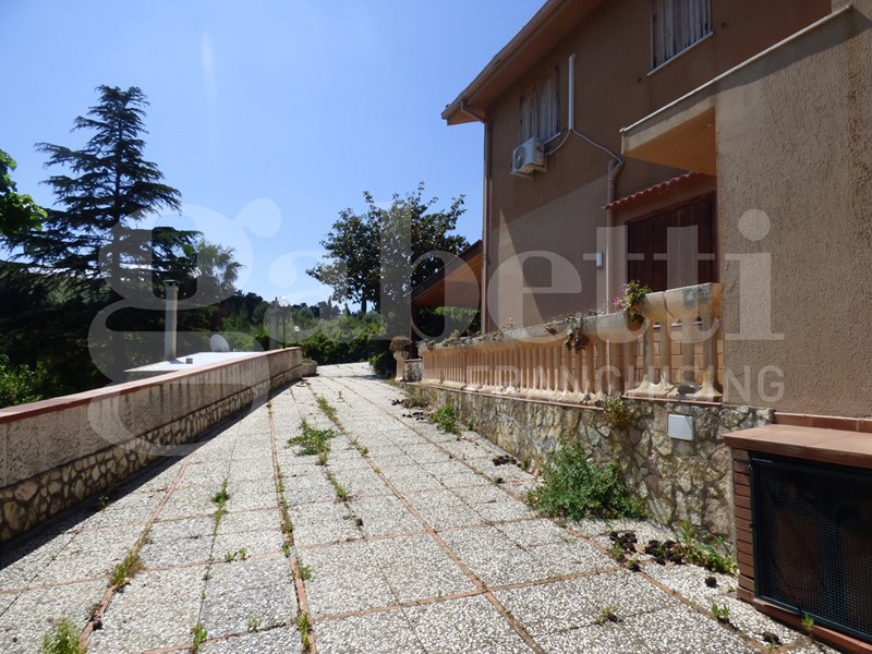 Villa bifamiliare in Vendita a Trabia, 147'000€, 130 m²