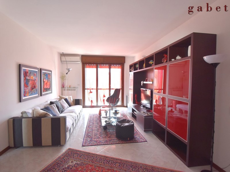 Trilocale in Vendita a Magenta, 250'000€, 95 m²