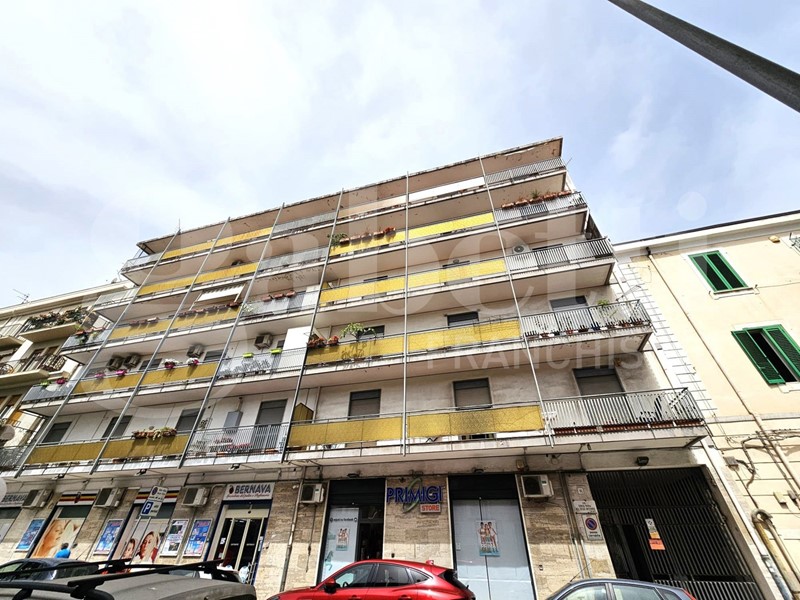 Magazzino in Affitto a Messina, 1'200€, 511 m²