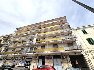 Magazzino in Affitto a Messina, 1'200€, 511 m²