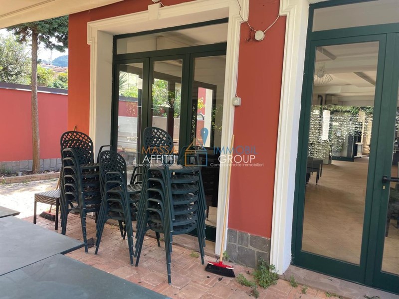 Immobile commerciale in Affitto a Massa, 2'000€, 255 m², arredato