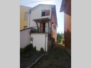 Appartamento in Vendita a Fornovo di Taro, 75'000&euro;, 105 m²