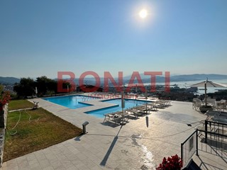 Appartamento in Vendita a La Spezia, zona Periferia Nord Ovest, 500'000€, 160 m², con Box