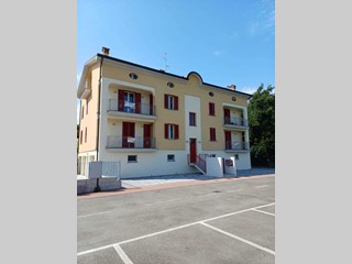 Trilocale in Vendita a Medesano, zona Ramiola, 150'000&euro;, 47 m²