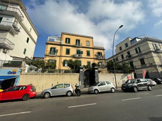 Trilocale in Vendita a Napoli, zona Posillipo, 465'000€, 100 m²