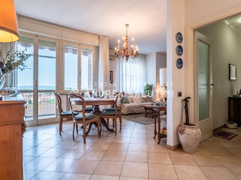 Appartamento in Vendita a Pontedera, 195'000€, 135 m², arredato, con Box