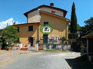 Casa di corte in Vendita a Montecatini Terme, 370'000€, 235 m²