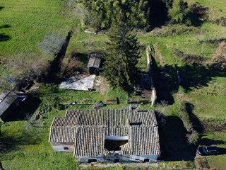 Casale in Vendita a Buti, zona Cascine, 189'000€, 340 m², con Box