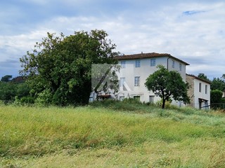 Casa Indipendente in Vendita a Lucca, zona Monte San Quirico, 700'000€, 380 m²