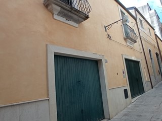 Casa Indipendente in Vendita a Ragusa, 120'000&euro;, 190 m², con Box