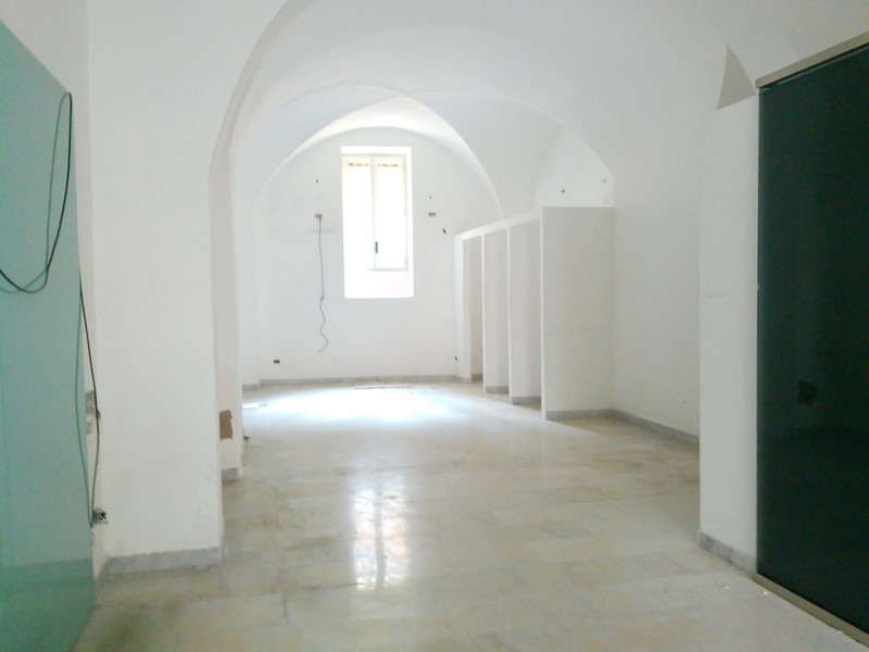 Immobile commerciale in Affitto a Chieti, zona Centro Storico, 900&euro;, 110 m²