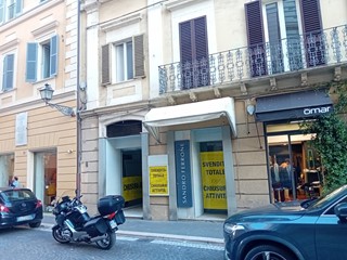 Immobile commerciale in Affitto a Chieti, zona Centro Storico, 900&euro;, 110 m²