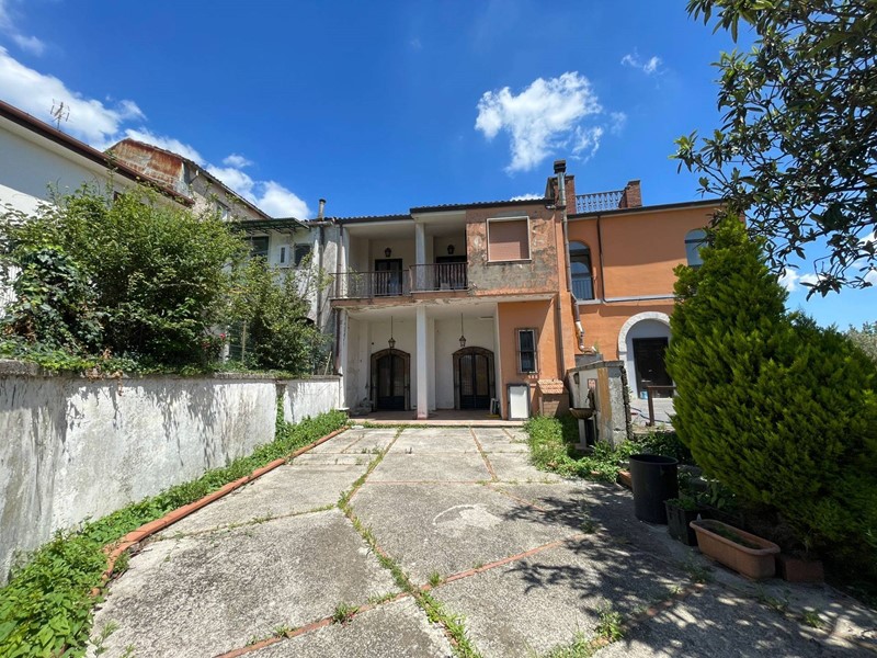Casa Indipendente in Vendita a Cesinali, 125'000€, 220 m²
