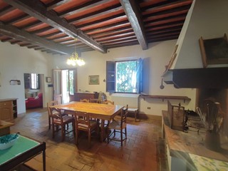 Casale in Vendita a Palaia, 390'000€, 265 m²