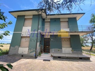 Casa Indipendente in Vendita a Cesena, zona San Martino In Fiume, 350'000€, 269 m², con Box