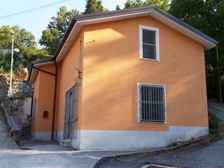 Casa Indipendente in Vendita a Latronico, zona contrada cerri, 28'000€, 105 m²