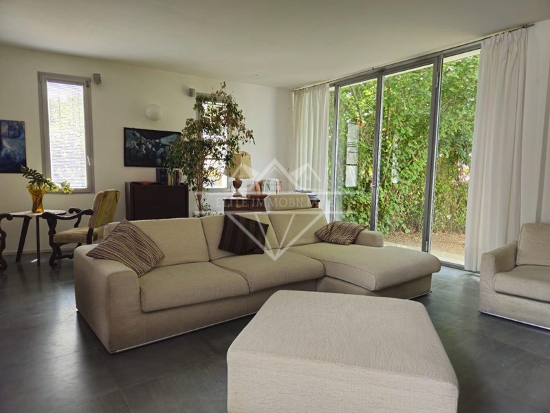 Casa Indipendente in Vendita a Carrara, zona Fossone, 690'000€, 400 m², arredato, con Box