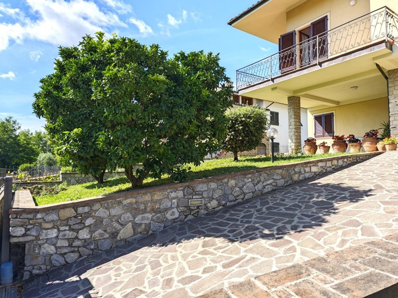 Villa in Vendita a Casciana Terme Lari, zona Lari, 400'000€, 240 m², arredato, con Box