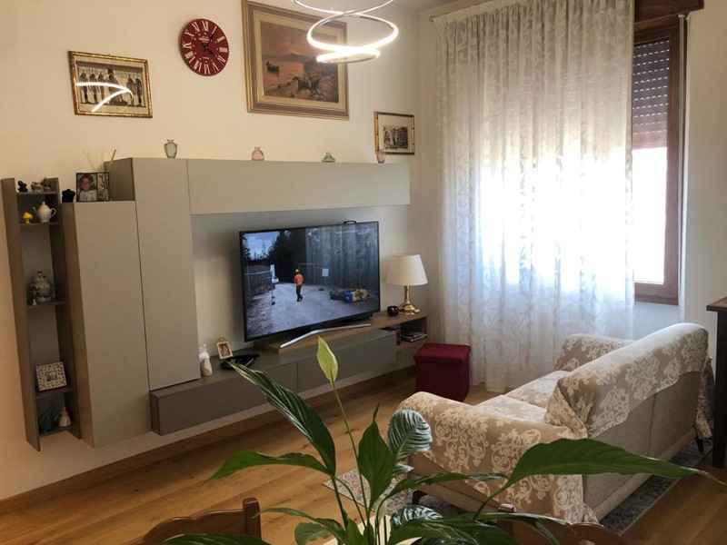 Bilocale in Vendita a Poggibonsi, 150'000€, 62 m², arredato