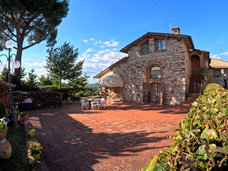 Casa di corte in Vendita a Colle di Val D'Elsa, 495'000&euro;, 220 m²