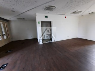 Ufficio in Affitto a Lucca, zona San Marco, 1'200€, 120 m²