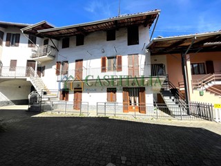 Casa Semi Indipendente in Vendita a Fiorano Canavese, 35'000€, 100 m²