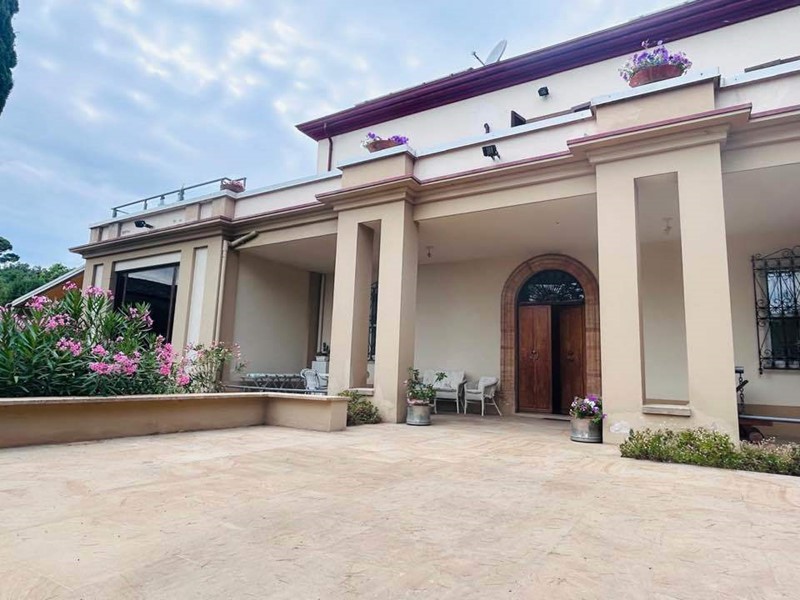 Casa Indipendente in Vendita a Senigallia, 1'150'000€, 400 m²