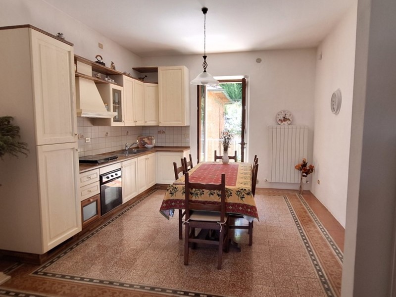 Appartamento in Vendita a Rapolano Terme, zona Serre Di Rapolano, 150'000€, 100 m²