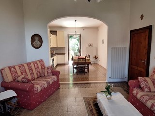 Appartamento in Vendita a Rapolano Terme, zona Serre Di Rapolano, 150'000€, 100 m²