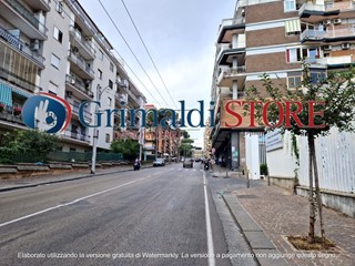Immobile commerciale in Vendita a Napoli, 350'000€, 360 m²