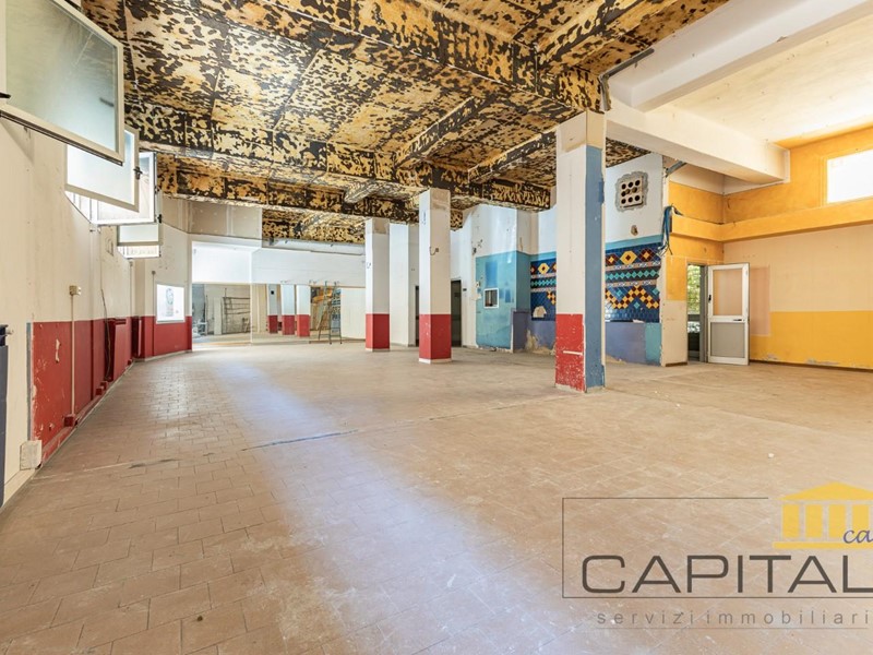 Immobile commerciale in Affitto a Pisa, 3'500€, 300 m²