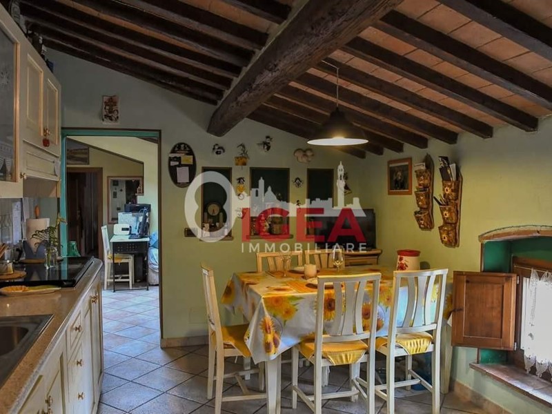 Attico in Vendita a Monteriggioni, zona Castellina Scalo, 126'000&euro;, 80 m², arredato