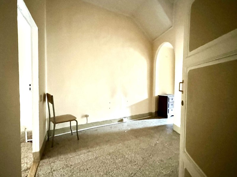 Appartamento in Vendita a Colle di Val D'Elsa, 140'000€, 110 m², con Box