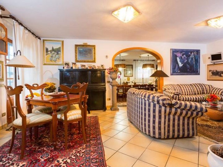 Villa in Vendita a Montescudaio, zona Fiorino, 498'000€, 200 m², con Box