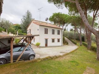 Villa in Vendita a Montescudaio, zona Fiorino, 498'000€, 200 m², con Box