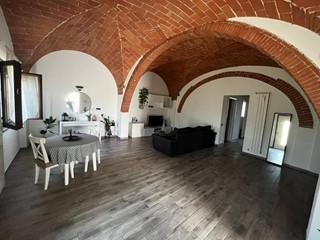 Casa di corte in Vendita a San Giuliano Terme, zona Ghezzano, 320'000€, 127 m²