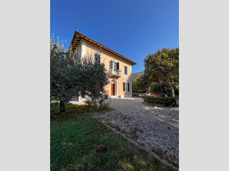 Villa in Vendita a San Giuliano Terme, zona Rigoli, 690'000€, 300 m²