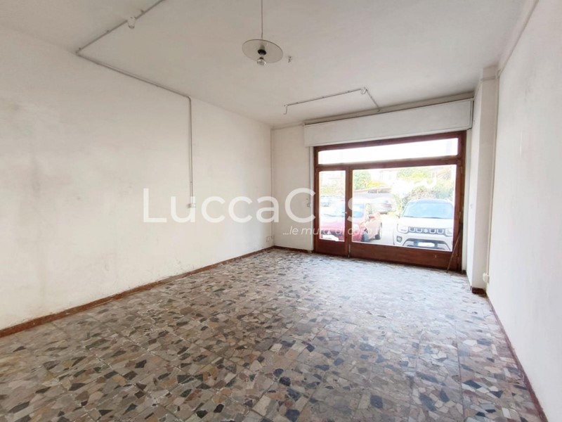 Immobile commerciale in Affitto a Lucca, zona Sant'Anna, 500€, 30 m²