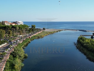 Bilocale in Vendita a Ventimiglia, zona Passeggiata Mare, 250'000€, 53 m²