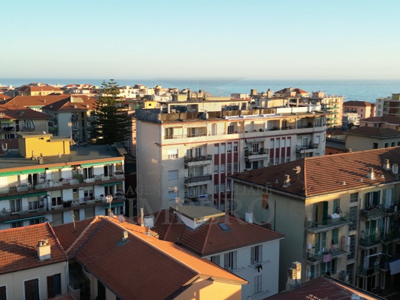 Bilocale in Vendita a Ventimiglia, zona Passeggiata Mare, 290'000€, 65 m²