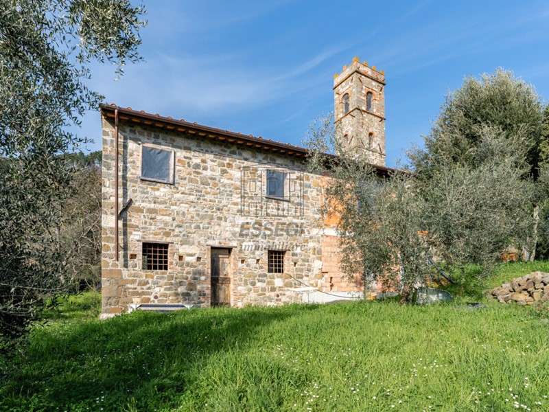 Casale in Vendita a Pescaglia, 360'000€, 200 m²