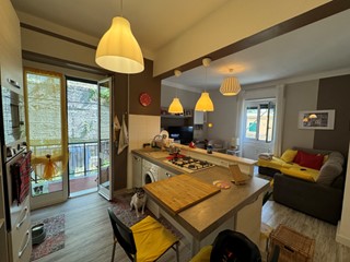 Quadrilocale in Vendita a Genova, zona San Fruttuoso, 128'000€, 75 m²