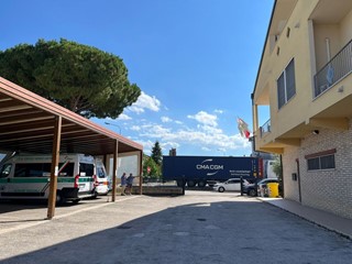 Magazzino in Affitto a Ostra, 700€, 110 m²