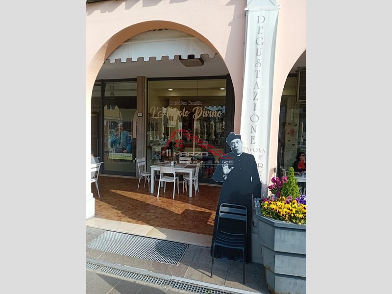 Casale in Vendita a Brescello, 180'000€, 350 m²