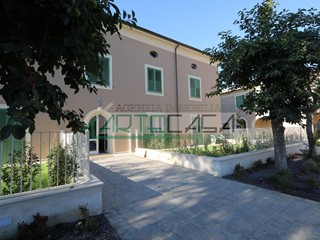 Appartamento in Vendita a Cascina, zona San Benedetto a Settimo, 766'000€, 207 m²