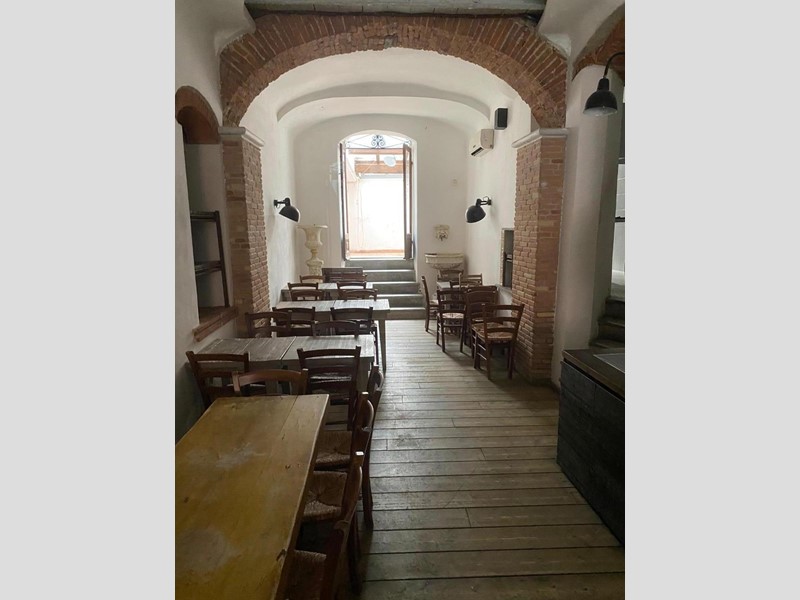 Immobile commerciale in Vendita a Massa, 180'000€, 80 m²