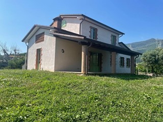 Villa in Vendita a Pietrasanta, zona Strettoia, 990'000€, 315 m², con Box